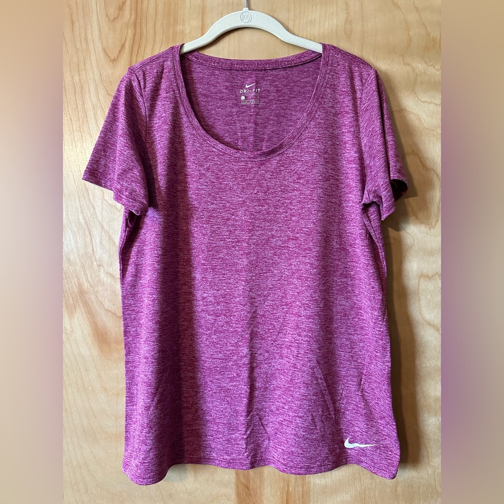 💕 Nike 💕 Women's Dri-Fit Sort Sleeve U Neck Top